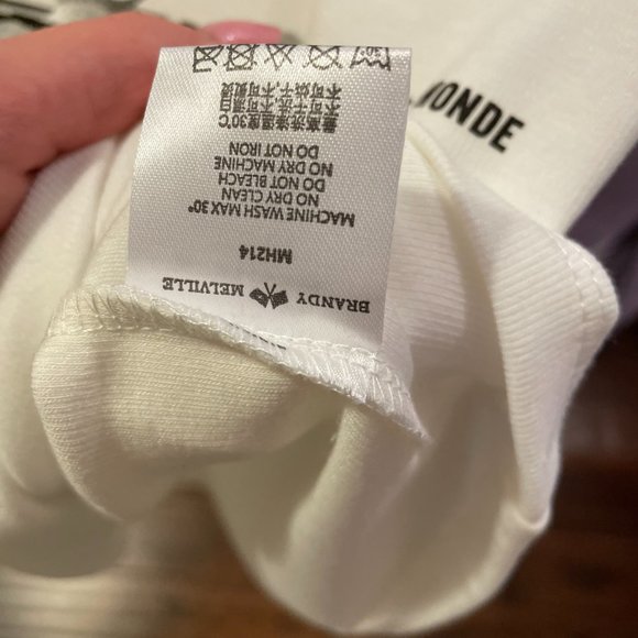 brandy melville hailie top magny crop t shirt white graphic tee - Picture 9 of 9